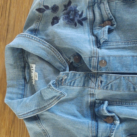 Jean jacket embroidery flowers 1X by Ava & Viv - Picture 2 of 4